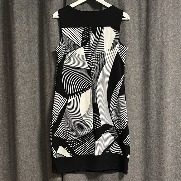 Sleeveless black and white dress - Picture 5 of 5